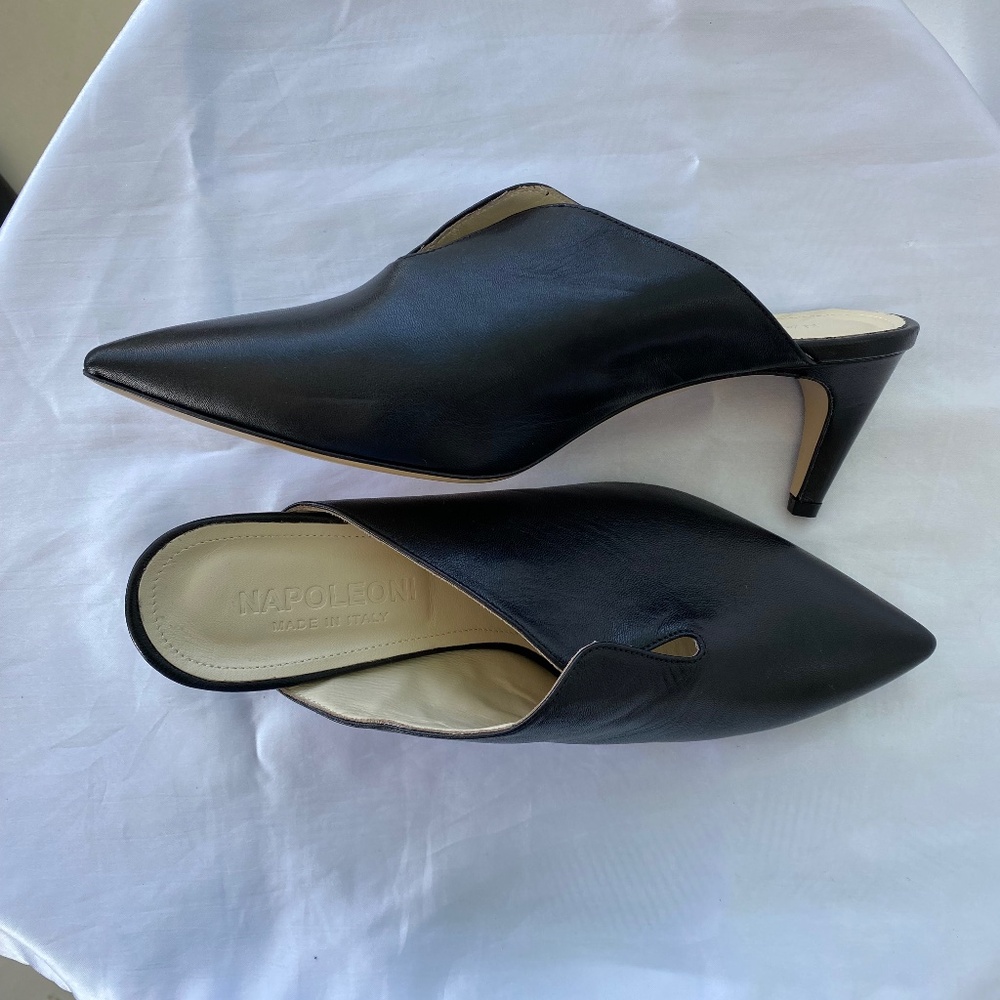 Chic Italian Leather mules NWT